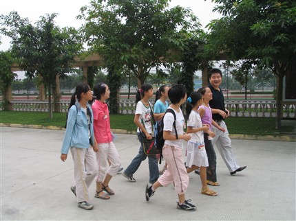 欢声笑语漫步青青校园