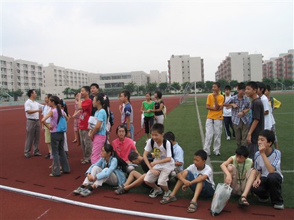 轻轻松松看军训