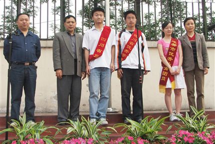 棠湖中学高2007届毕业典礼暨成人宣誓仪式