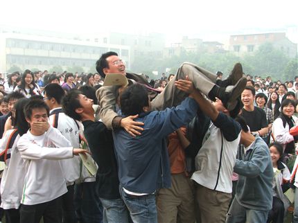 棠湖中学高2007届毕业典礼暨成人宣誓仪式