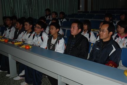 领导与藏族同学欢聚