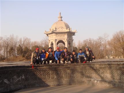 牢记历史——圆明园合影