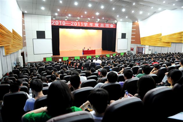 棠中外语学校2011年全校教职工大会圆满举行