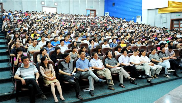 棠中外语学校2011年全校教职工大会圆满举行