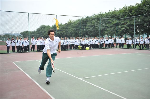 国际网球明星尤尼斯•埃尔阿诺伊来访棠外 