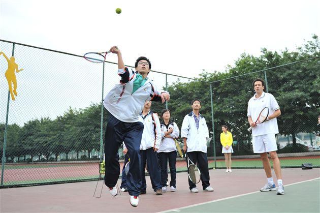 国际网球明星尤尼斯•埃尔阿诺伊来访棠外 