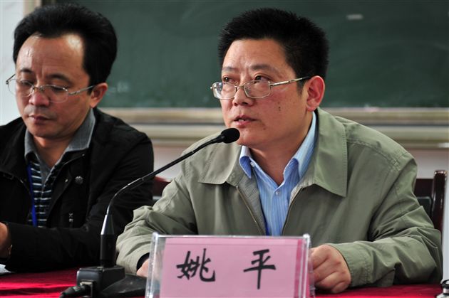 众志成城 迎难而上 勇争第一——记棠外初三教学工作会议