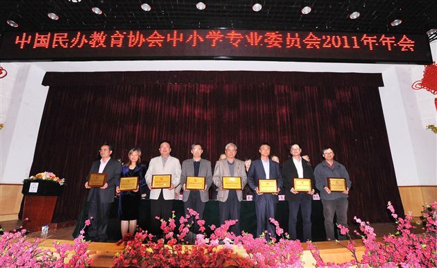 棠中外语学校被评为全国“特色建设先进学校”