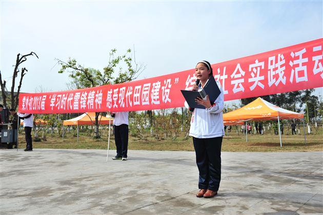 践行时代雷锋精神 感受现代田园建设——棠外初2013届“学雷锋”综合实践活动