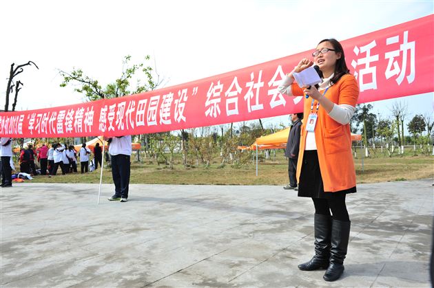 践行时代雷锋精神 感受现代田园建设——棠外初2013届“学雷锋”综合实践活动