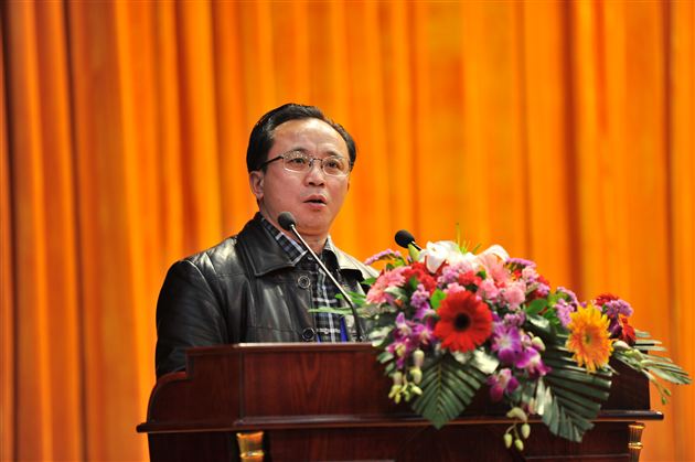 党总支委员、党政办主任杜宗平同志发表讲话