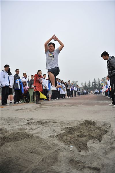 棠中外语学校成功举办第十届学生田径运动会