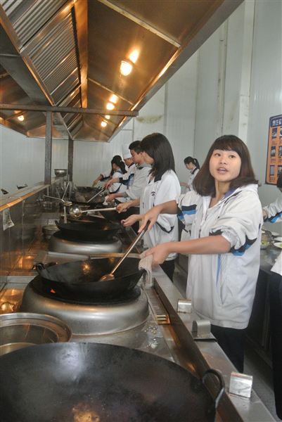 国际班“每月社会实践活动”—川菜烹饪学习