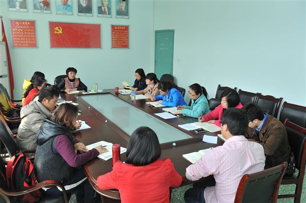 棠中外语学校初中部第一次修身班会课专题研讨会圆满召开
