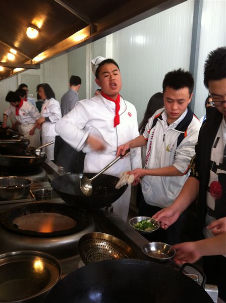 棠中外语学校国际班高2013级综合实践课——川菜烹饪