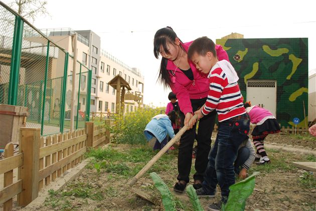 亲近自然 拥抱绿色——记棠外实验幼稚园植树节体验活动