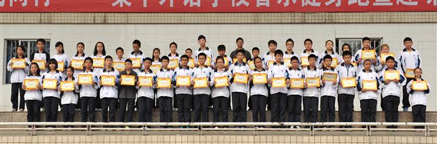 棠中外语学校初中部隆重表彰楼层自主管理优秀学生会干部