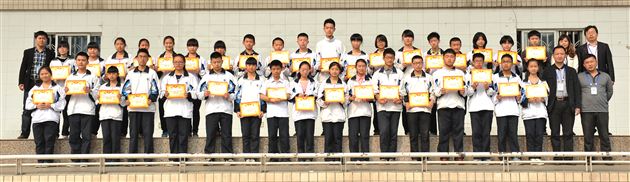 棠中外语学校初中部隆重表彰楼层自主管理优秀学生会干部
