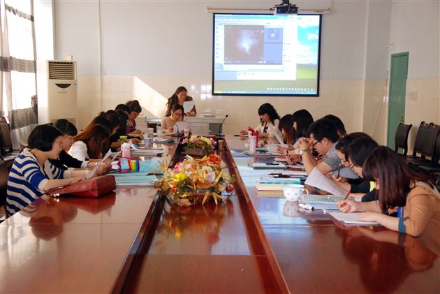 双流县小学英语教研员尚梅林老师指导棠外附小英语组教研活动
