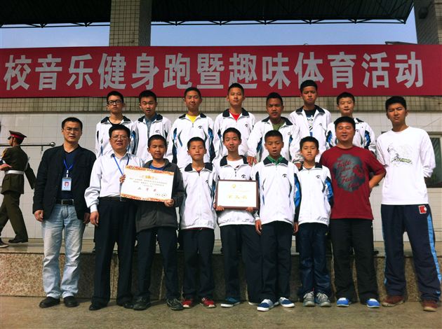 棠中外语学校初中篮球队参加市中学生篮球比赛获佳绩