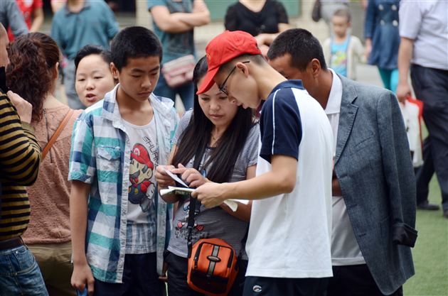 志愿精神，引领校园——棠中外语学校五一招生学生志愿者活动