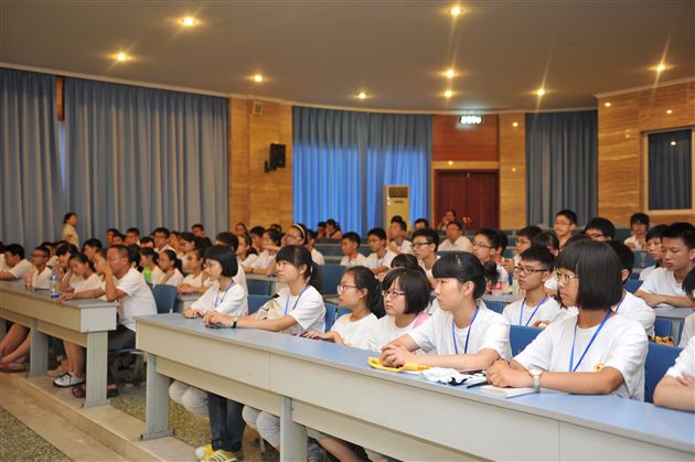 乘着梦想起航 共赴青春之约——棠外举行励志夏令营开营仪式