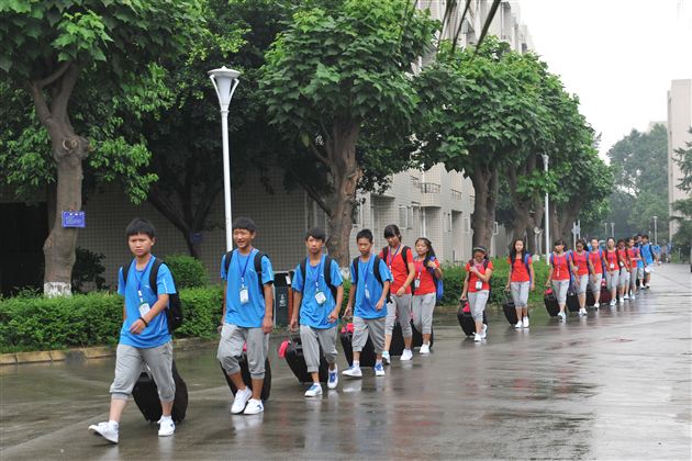 四川芦山地震灾区中小学生赴俄罗斯疗养团顺利完成行前培训