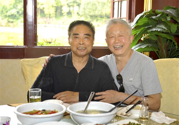 夕阳无限好，重阳共欢乐——记棠中外语学校重阳节敬老活动