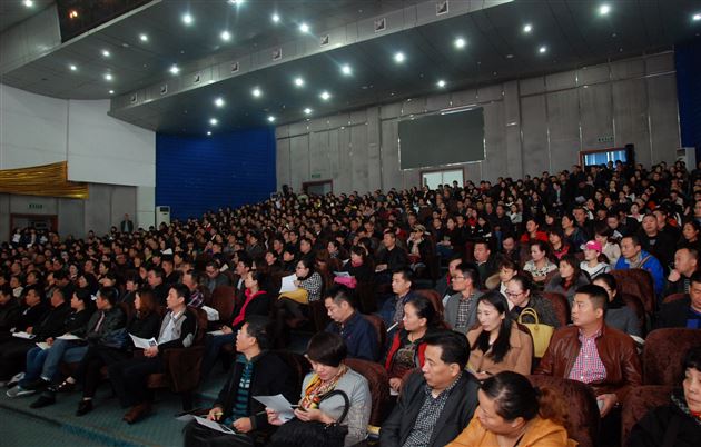 与孝同行，学会感恩——记棠外初2013级家长报告会