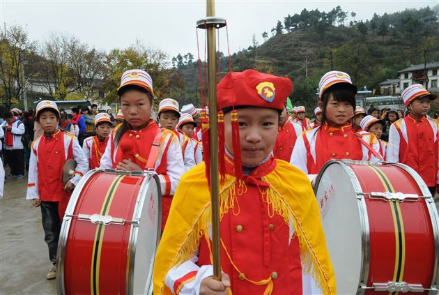 播种大爱 收获希望——棠中外语学校第四次云南五星苗寨回访德育活动暨捐建教学楼落成仪式