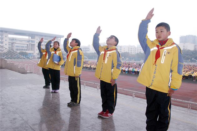 棠外附小隆重举行2013—2014学年度下期开学典礼