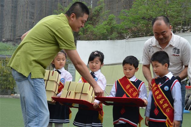 棠外实验幼稚园举办首届“亲子DIY风筝制作”评比活动