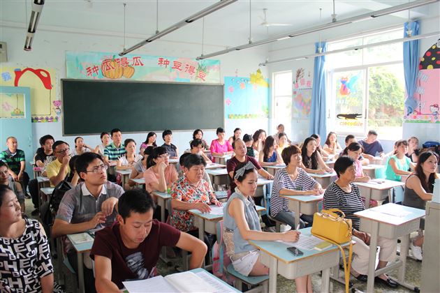 陪孩子走过小学六年——棠外附小召开一年级家长座谈会