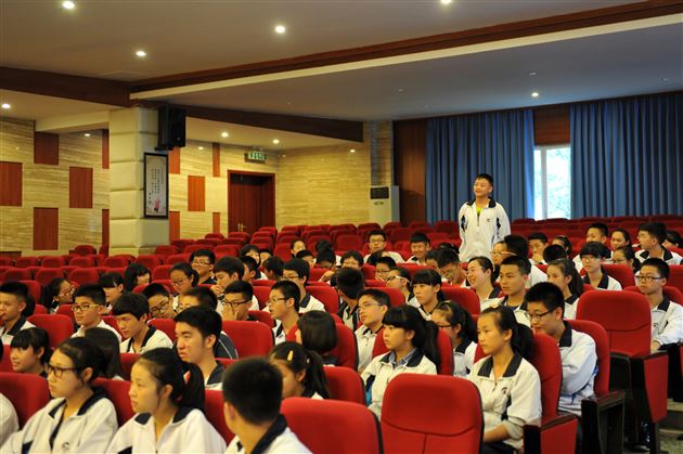 棠外召开初2012级学生自主管理总结表彰大会