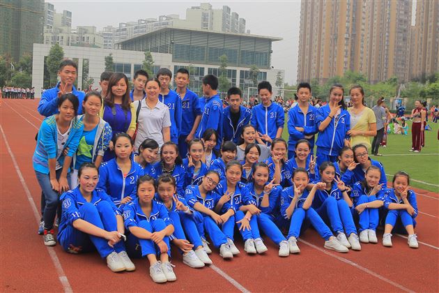 棠外代表县教育局参加“运动成都”2014年“系列校园青春健身操”比赛夺冠