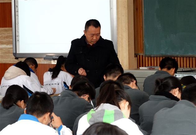 问题引领 思维培养——记武侯区与棠外高中政治组联合教研会