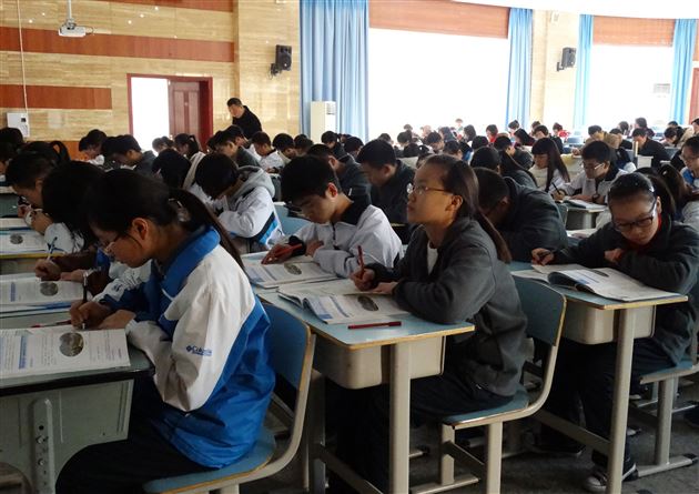 问题引领 思维培养——记武侯区与棠外高中政治组联合教研会