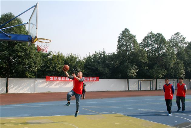 棠外斩获双流县教职工篮球集体项目比赛第一名佳绩