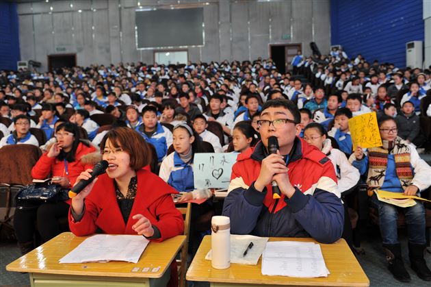 爱“拼”才会赢——记棠外初2014级英语拼字大赛Spelling Bee