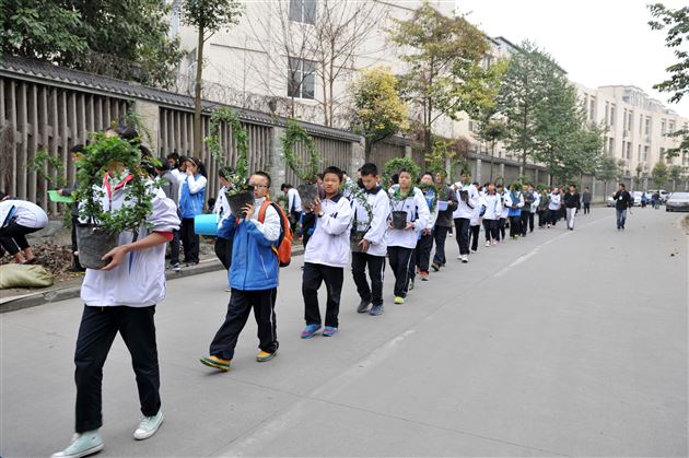 待来年，共赏花香满墙——记棠外师生“植树节”美化校园行动