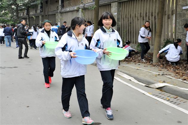 待来年，共赏花香满墙——记棠外师生“植树节”美化校园行动