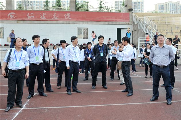 全国青少年校园足球行政管理人员和校长培训班学员来棠外参观学习