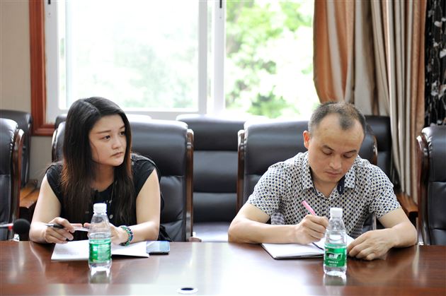 棠外召开初2013级家长委员会座谈会