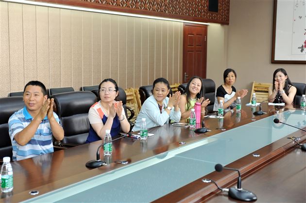 棠外召开初2013级家长委员会座谈会