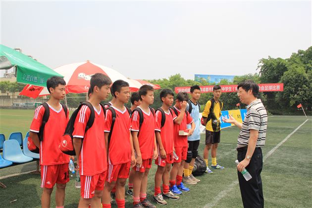 棠外男足代表双流县参加成都市中学生综合运动会男子足球比赛获冠军