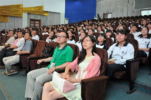 少年作家万亿在棠外举办创作讲座——棠外初中仁譞文学社活动（四）