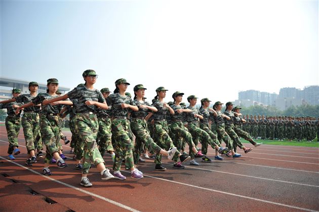 “精神的铸炼，灵魂的升华”——记棠外高2015级新生军训