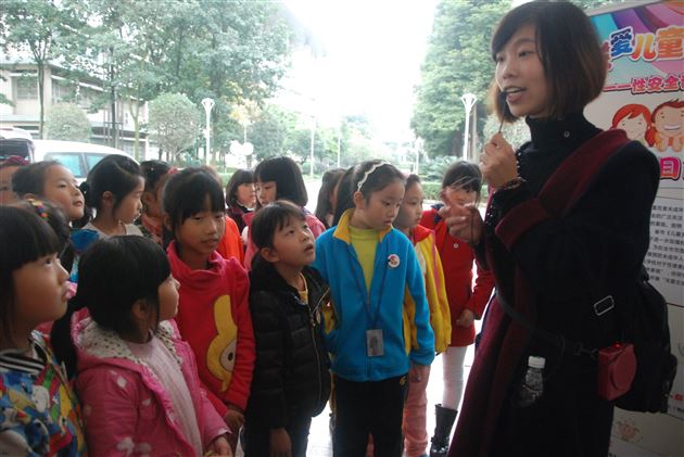 关爱女童 守护花蕾——棠外附小举办“关爱女孩之预防未成年人性侵害”系列活动