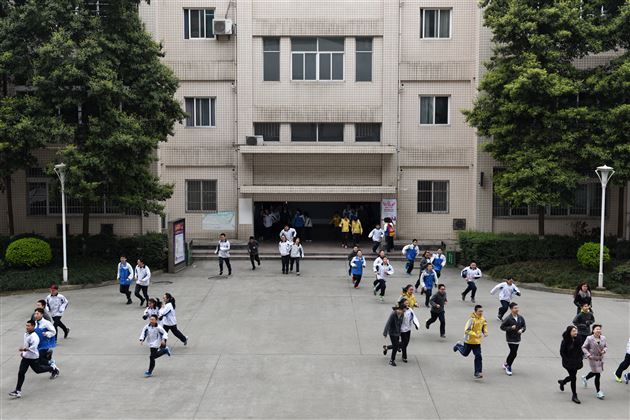 生命至上，安全第一——棠外开展紧急逃生疏散演练