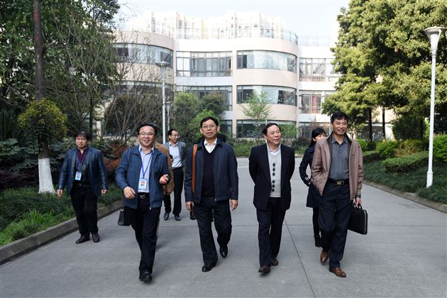 海南省教育研究培训院暨四川省教育科学研究所领导赴棠外调研